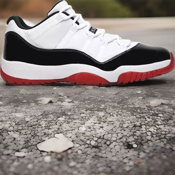 Nike Air Jordan 11 Retro Low Concord-Bred size 13 AV2187-160 OG XI